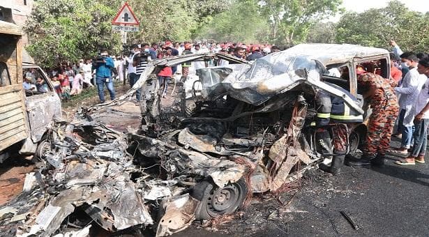 ১৭ জন মৃত্যুর ঘটনায় হানিফ বাসের চালক গ্রেফতার