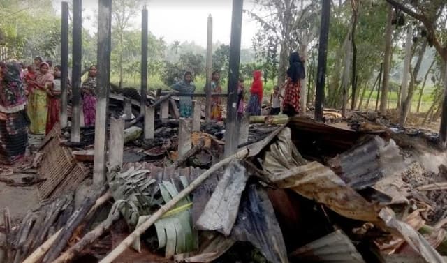 ভূরুঙ্গামারীতে অগ্নিকান্ডে বাড়ি ভস্মীভূত
