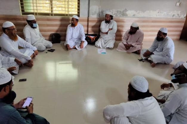 নওগাঁ জেলা ক্বওমী উলামা পরিষদের প্রতিবাদ সভা অনুষ্ঠিত