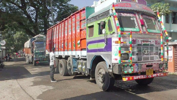 হিলি স্থলবন্দরে আমদানি রফতানি শুরু