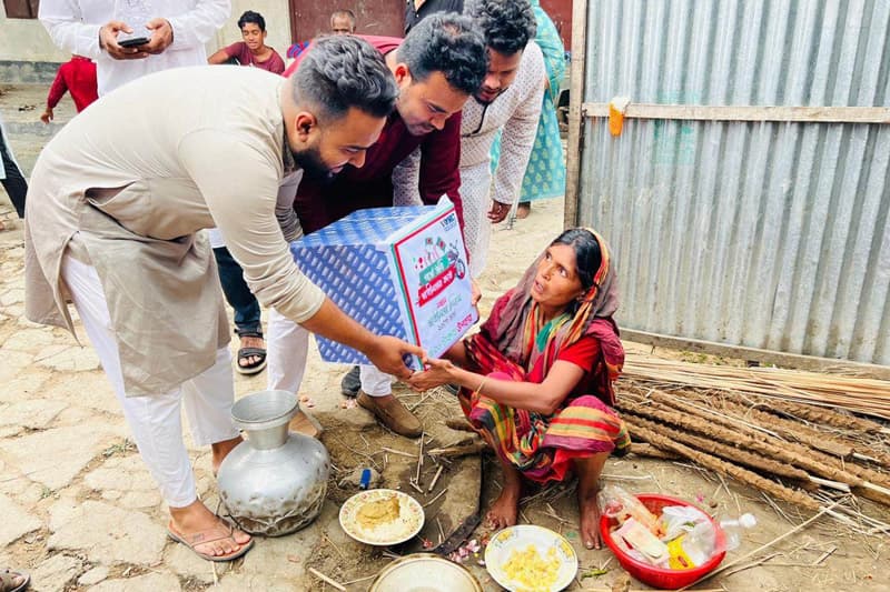 ফরিদপুরে ইয়ামাহা রাইডার্স ক্লাবের উদ্যোগে ইফতার সামগ্রী বিতরণ