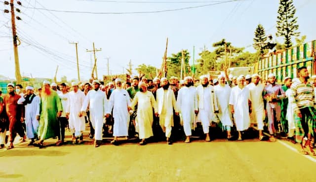 সরাইলে হেফাজত ইসলামের ডাকে শান্তিপূর্ণ হরতাল পালিত হয়েছে