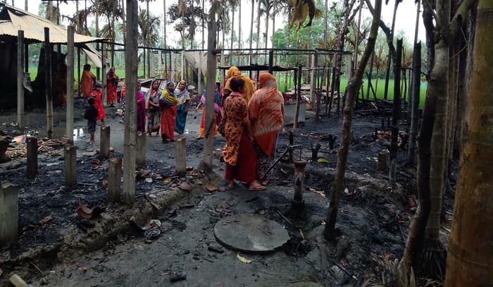 ভূরুঙ্গামারীতে আগুনে পুড়ে ছাই চারটি ঘর