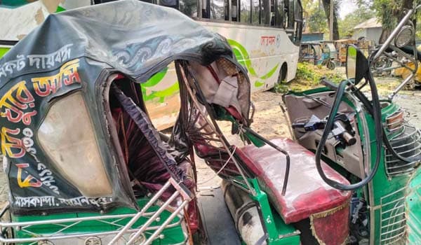 ত্রিশালে সড়ক দুর্ঘটনায় বিশ্ববিদ্যালয় ছাত্রসহ নিহত ৩