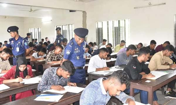 মৌলভীবাজারে ট্রেইনি রিক্রুট কনস্টেবল নিয়োগের লিখিত পরীক্ষা অনুষ্ঠিত