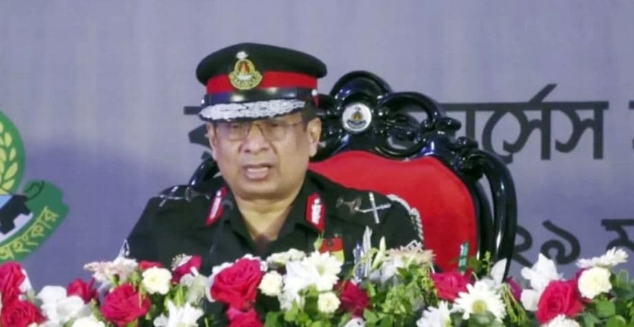 র‌্যাবকে মানবাধিকার সমুন্নত রেখে দায়িত্ব পালন করতে হবে: ডিজি