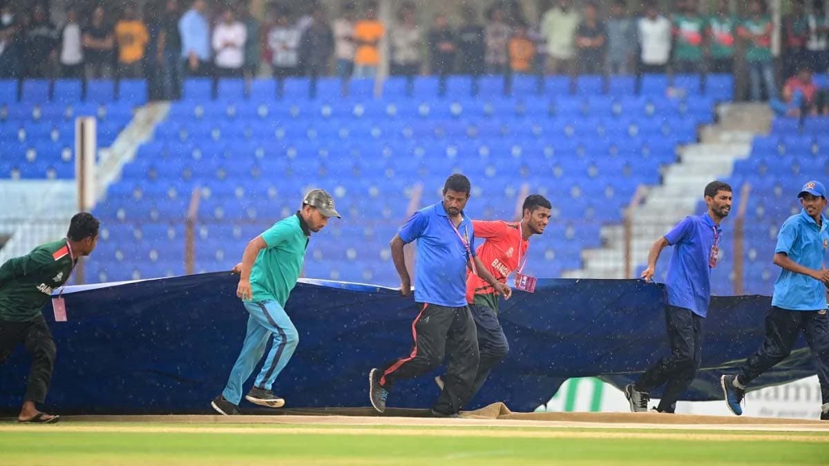 চট্টগ্রামে ঝুম বৃষ্টি, ম্যাচ শুরু নিয়ে শঙ্কা!