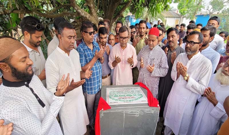 লালপুরে কাঁচা রাস্তা পাকাকরন কাজের উদ্বোধন