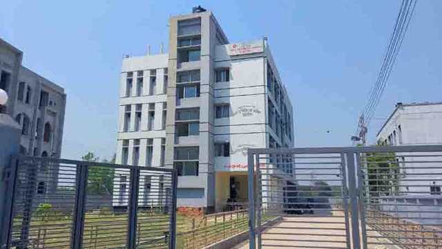 টাকা ছাড়া কাজ হয় না ঠাকুরগাঁওয়ের সাব-রেজিস্ট্রার অফিসে