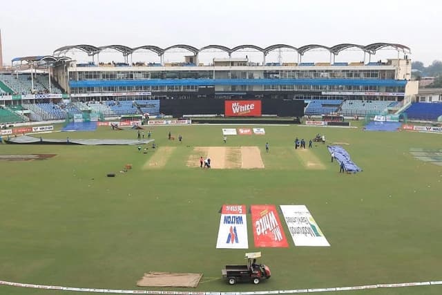 বৃষ্টির পর ব্যাটিংয়ে নামছে টাইগাররা, কমল ওভার