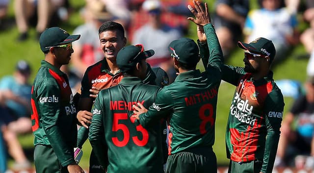 বল হাতে টাইগারদের দাপট, কিউইদের ৩ উইকেটের পতন