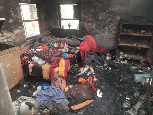 লালপুরে মশা তারানোর কয়েলে তিনটি বসত বাড়ি পুড়ে ছাই