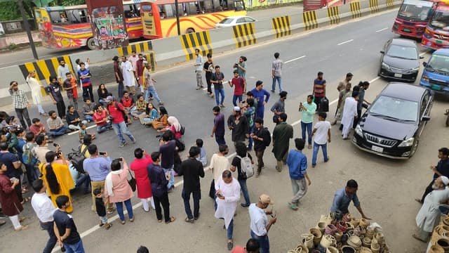 শামসের মুক্তির দাবিতে ঢাকা-আরিচা মহাসড়ক অবরোধ