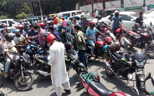 রাজধানীতে রাইড শেয়ারকারীদের বিক্ষোভ