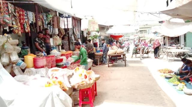 আশাশুনিতে মানছে না সামাজিক দূরত্ব