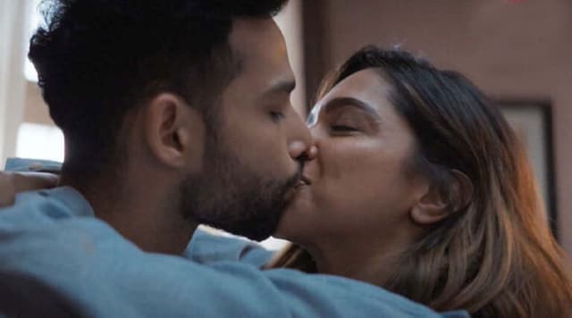আলতো প্রেমে ঝড় তুলবেন যেভাবে