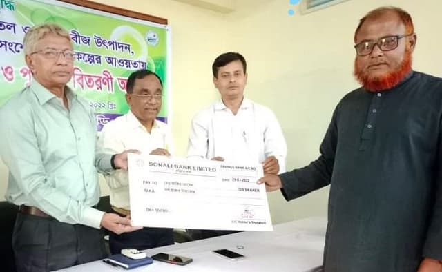 কুড়িগ্রাম জেলার শ্রেষ্ঠ কৃষক নির্বাচিত হয়েছেন ভূরুঙ্গামারীর তিন কৃষক