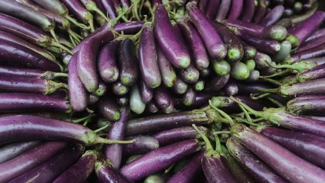 বেগুনের কেজি একশ টাকা