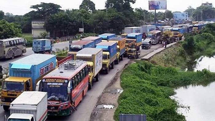 ঢাকা-টাঙ্গাইল-বঙ্গবন্ধু সেতু মহাসড়কে ১৫ কিলোমিটার যানজট