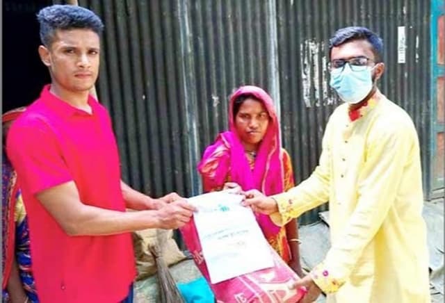 অসহায়-দরিদ্রদের 'রমজান ফুড প্যাকেজ’ দিলেন তারা