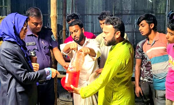 হিলিতে নোংরা পরিবেশে সেমাই তৈরি, ৪ জনকে জরিমানা