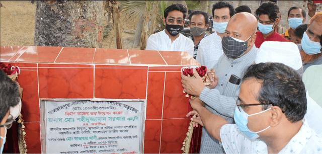 ধামইরহাটে গ্রামীন সড়ক নির্মান কাজের উদ্বোধন করলেন সাংসদ শহীদুজ্জামান সরকার