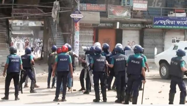 গাজীপুরে পুলিশ-হেফাজত সংঘর্ষে আহত ২০, আটক ২০