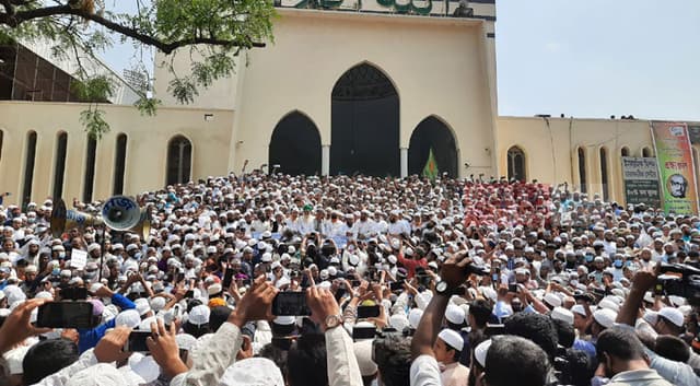 হেফাজতের বিক্ষোভ, কঠোর অবস্থানে পুলিশ