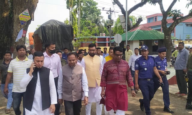 হিলি স্থলবন্দর পরিদর্শনে ভারতীয় সহকারী হাইকমিশনার