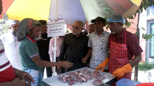 এবার খুলনায় মিলছে ২০০ টাকায় গরুর মাংস, ১০০ টাকায় মুরগি