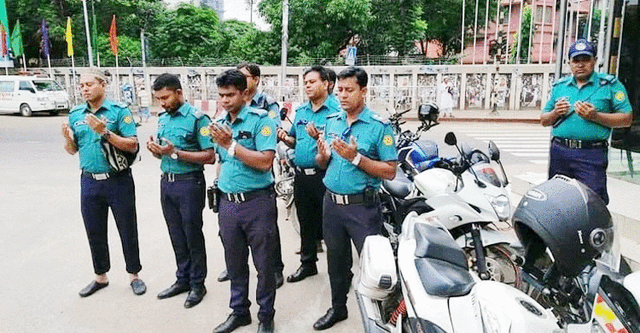 ঈদ-রোজা সামনে রেখে ঢাকায় সতর্ক অবস্থানে পুলিশ