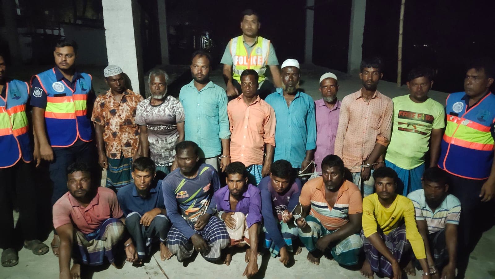 হিজলায় নৌ-পুলিশের হাতে ১৬ জেলে আটক