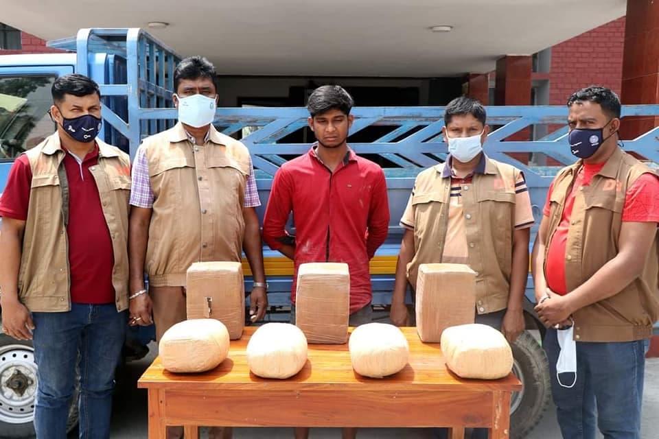 ঝিনাইদহে ২০ কেজি গাজাসহ একজন গ্রেফতার