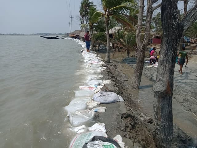 সাতক্ষীরায় সুপেয় পানির তীব্র সংকট