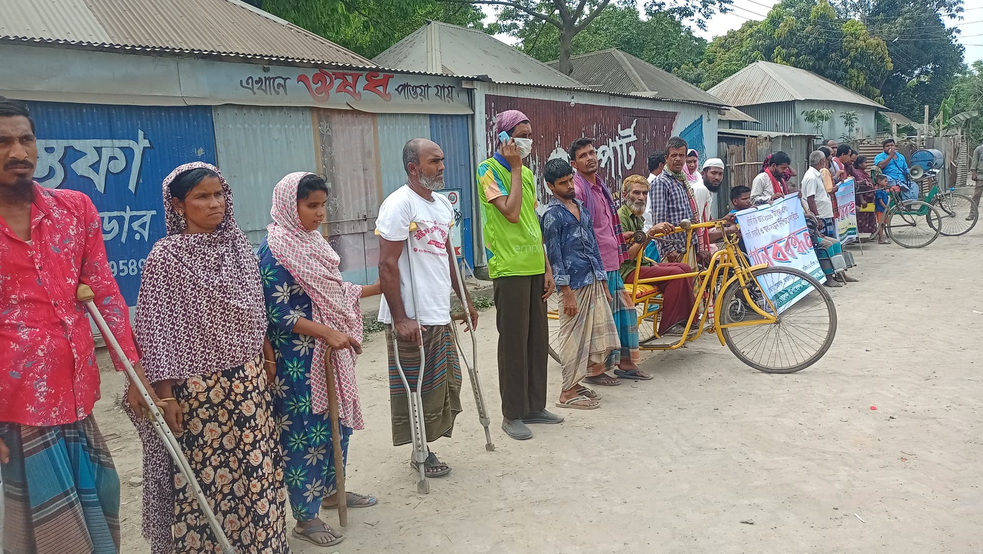 গোয়ালন্দে প্রতিবন্ধীদের ভাতা বৃদ্ধি ও কর্মসংস্থানের দাবীতে মানববন্ধন