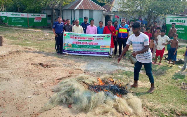পদ্মায় অভিযান চালিয়ে কারেন্ট জাল জব্দ, ধ্বংস