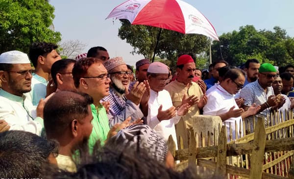 বীর মুক্তিযোদ্ধা তৈমুর  রহমানের কবর জিয়ারত করলেন মির্জা ফখরুল