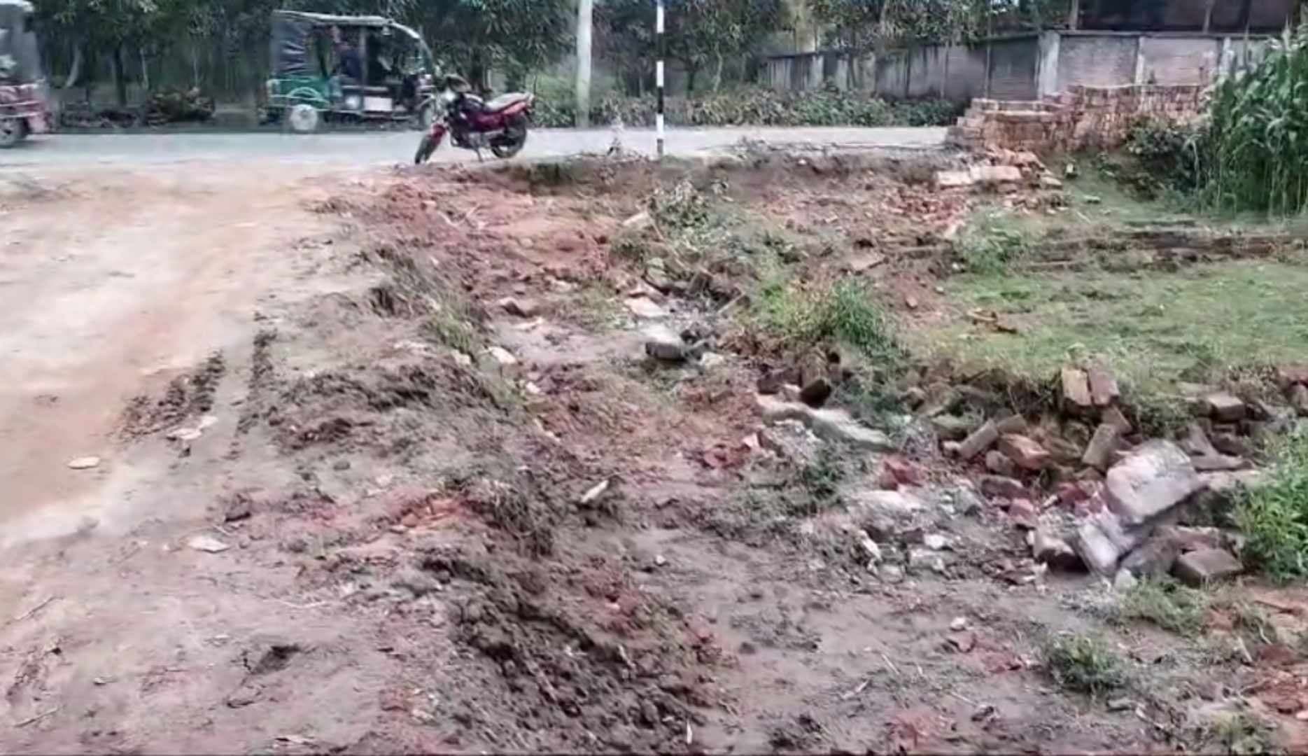 ঠাকুরগাঁওয়ে জমি দখলের জন্য বাড়ি-ঘর ভাঙচুরের অভিযোগ