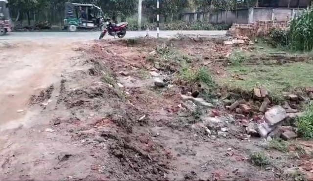 ঠাকুরগাঁওয়ে জমি দখলের জন্য বাড়ি-ঘর ভাঙচুরের অভিযোগ