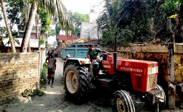 আশাশুনিতে সমাধিস্থল ভেঙ্গে বেতনা নদীর মাটি বিক্রি, জনমনে ক্ষোভ