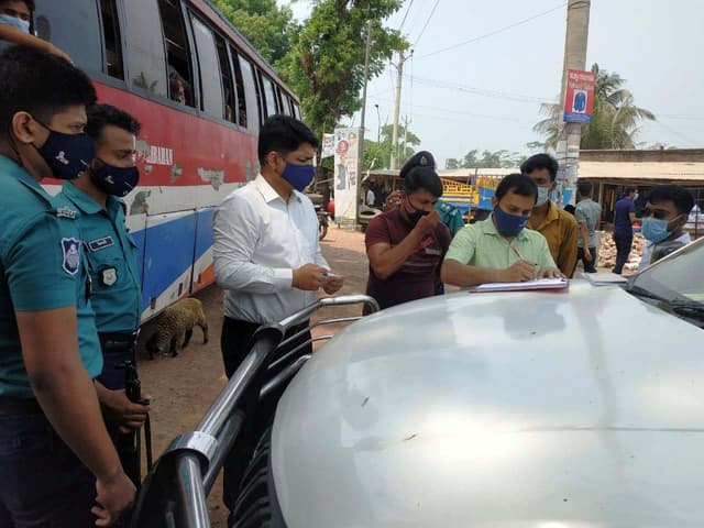 বরিশালে মাস্ক না পড়ায় ২৭ জনকে জরিমানা