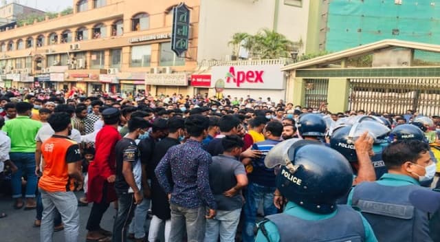 রাজধানীতে লকডাউন বিরোধী মিছিল