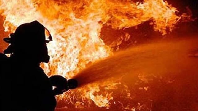 গাজীপুরের ভবানীপুরে একটি কারখানায় আগুন