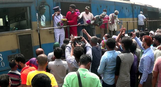 পাঁচবিবিতে তিতুমীর ট্রেনের যাত্রা বিরতী শুরু