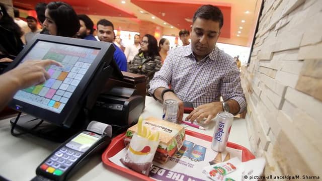 হোটেল রেস্তোরাঁয় বসে খাওয়া যাবে না