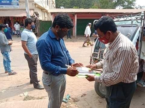টেকনাফে স্বাস্থ্যবিধি রক্ষায় অভিযান, জরিমানা