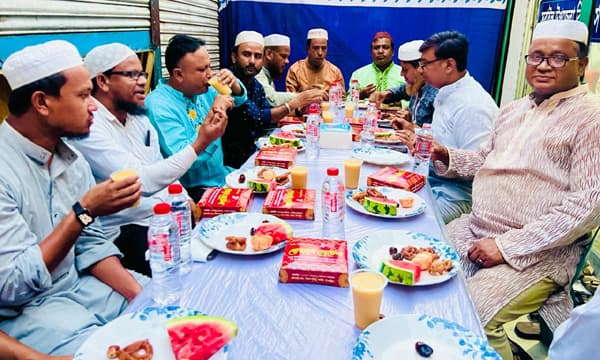 মাদরাসা শিক্ষার্থীদের নিয়ে সরাইল উপজেলা রিপোর্টার্স ইউনিটিতে ইফতার