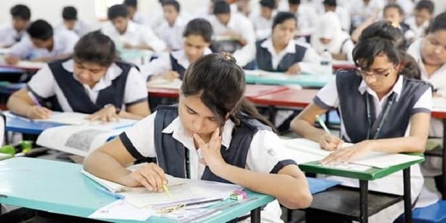 স্থগিত এসএসসির ফরম পূরণ