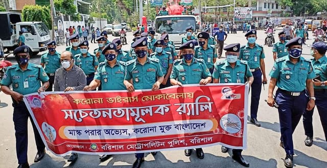 বরিশালে করোনা প্রতিরোধে পুলিশের সচেতনতামূলক র‍্যালী