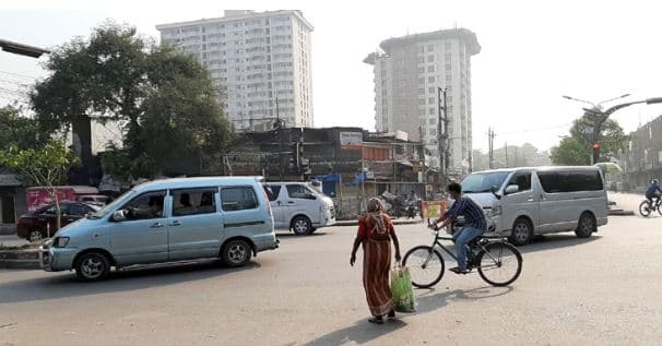 রাস্তায় গাড়ির দাপট রিকশা-অটোরিকশা-ব্যক্তিগত